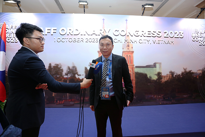 Chủ tịch VFF Trần Quốc Tuấn trả lời phỏng vấn. Ảnh: Anh Khoa 