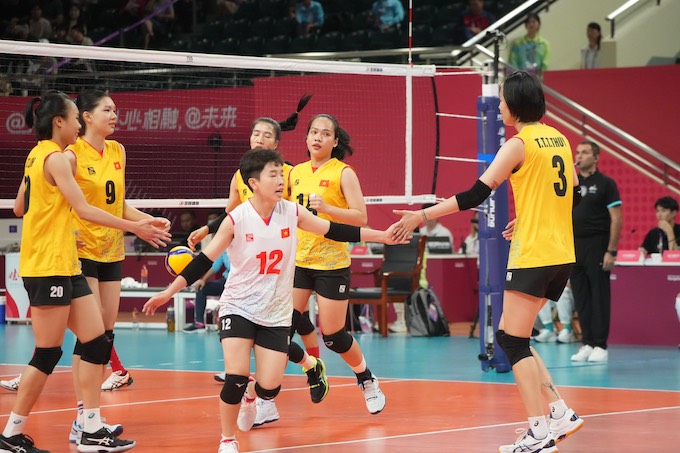 Thể thao Việt Nam tìm được chút niềm vui ở môn bóng chuyền khi gặp đối thủ Nepal quá yếu. Ảnh: Tuấn Thành