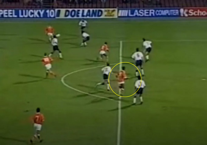 Frank Rijkaard vs Anh (1994)