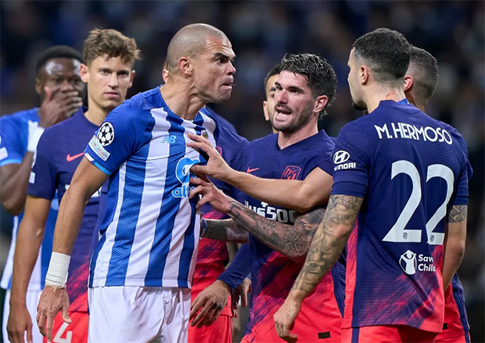 Pepe vẫn máu chiến trong màu áo Porto ở tuổi 40