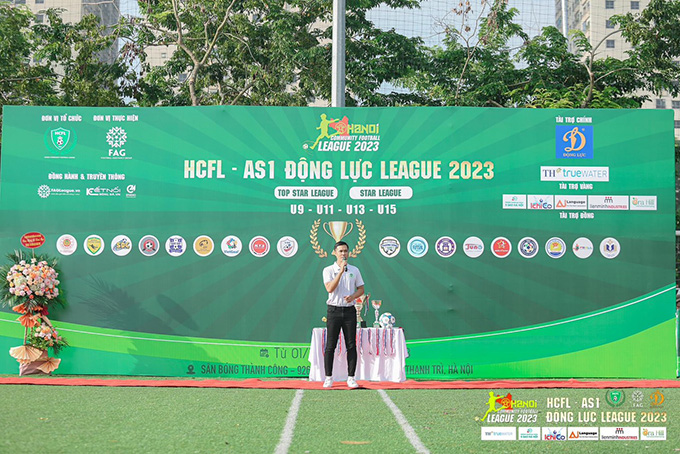 Ông Phạm Trường Minh – Chủ tịch lâm thời Hiệp hội bóng đá cộng đồng Hà Nội – Trưởng BTC phát biểu tại buổi lễ.