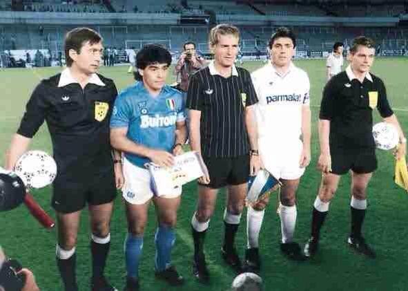 Napoli có Maradona hay nhất thế giới đã bị loại khỏi Cúp C1 từ rất sớm