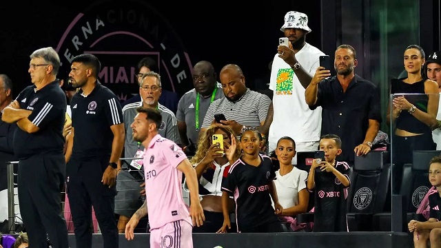 Kim Kardashian và con trai cổ vũ Messi trong màu áo Inter Miami
