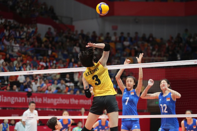 Chênh lệch về trình độ khiến bóng chuyền nữ Việt Nam thua nhanh Trung Quốc. Ảnh: Đức Thiện