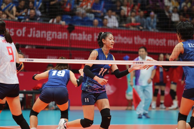 Đội bóng chuyền nữ sẽ tranh HCĐ với Thái Lan. Ảnh: Bùi Lượng 