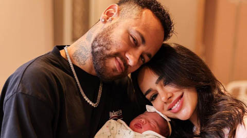  Neymar và bạn gái Bruna đón con gái  đầu lòng