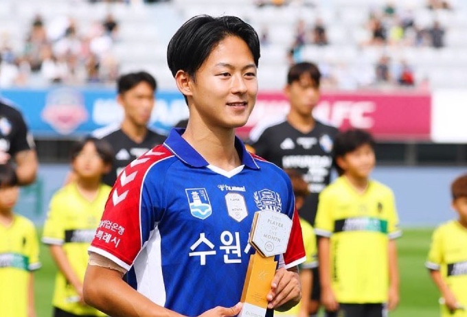 Dù có phong độ rất cao tại K.League 2023 trong màu áo Suwon FC nhưng Lee Seung Woo vẫn bị HLV Klinsmann ngó lơ.