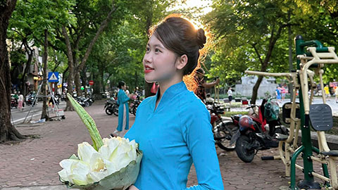 Thủ môn U23 Việt Nam công khai bạn gái hơn tuổi làm tiếp viên hàng không