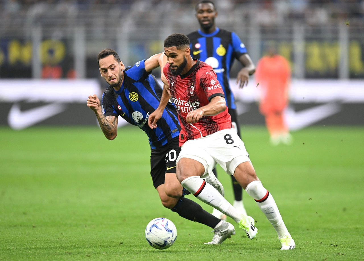 Dù để thua Inter 1-5 ở vòng 4, nhưng Milan đã đoạt lại ngôi đầu bảng vào cuối tuần qua