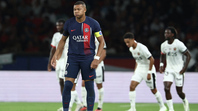 Mbappe vẫn được trao băng thủ quân của PSG nhưng chưa cho thấy tố chất thủ lĩnh