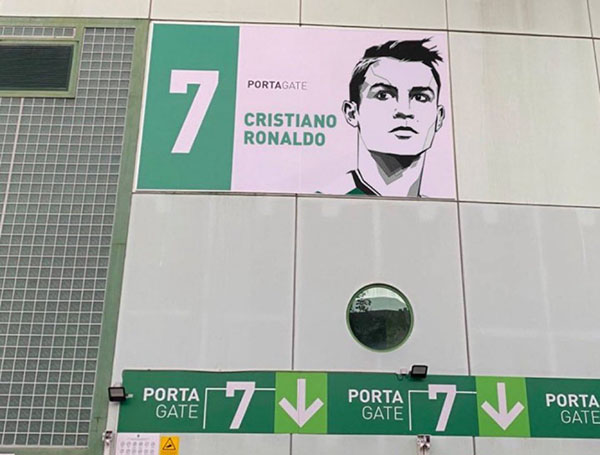 Cổng số 7 trên sân nhà của Sporting Lisbon được đổi thành Cristiano Ronaldo