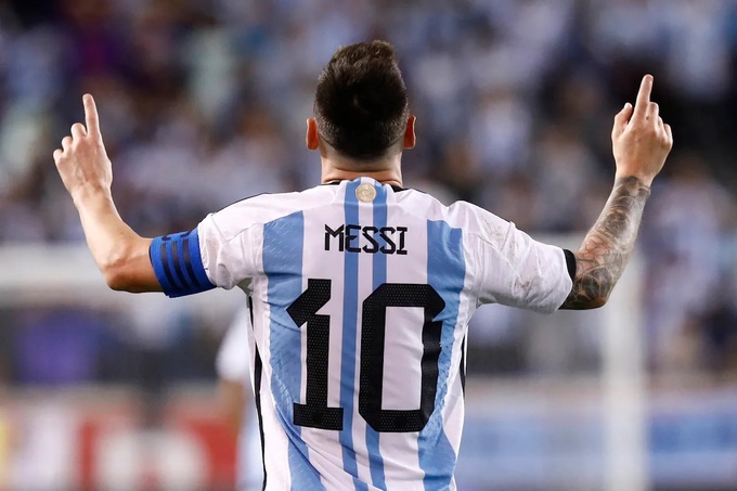Messi nên chia tay ĐT Argentina sớm để tập trung thi đấu cho CLB