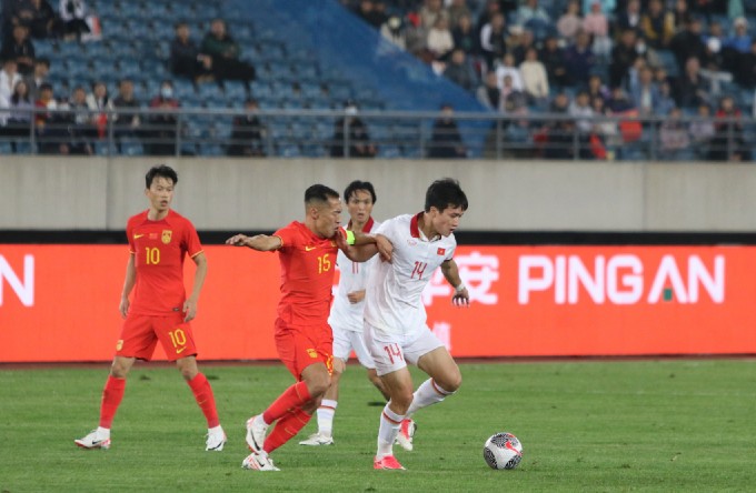 ĐT Việt Nam đã kiểm soát bóng vượt trội hơn so với Trung Quốc trong cả hai hiệp đấu.