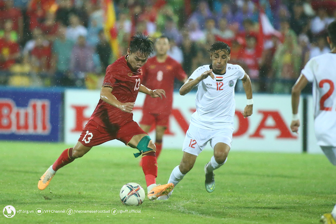 Đội U23 Việt Nam (áo đỏ) đã giành vé dự vòng chung kết U23 châu Á 2024 - Ảnh: Đức Cường