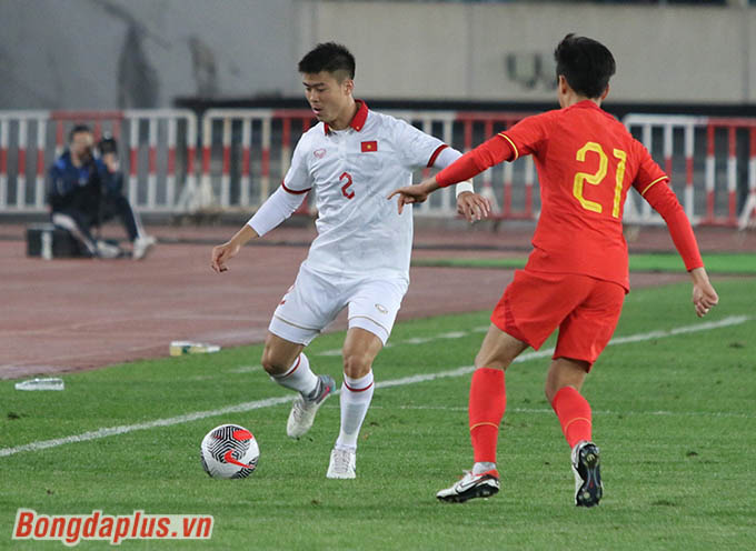 Tốc độ trận đấu được đẩy lên trong hiệp 2, khi cả Việt Nam lẫn Trung Quốc đều muốn tìm kiếm bàn thắng 