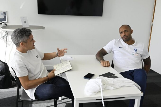 Thierry Henry thừa nhận những cầu thủ xuất sắc sẽ gặp nhiều khó khăn hơn khi trở thành HLV.