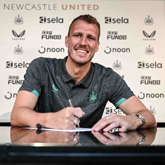 Burn đã gia hạn hợp đồng với Newcastle đến năm 2025