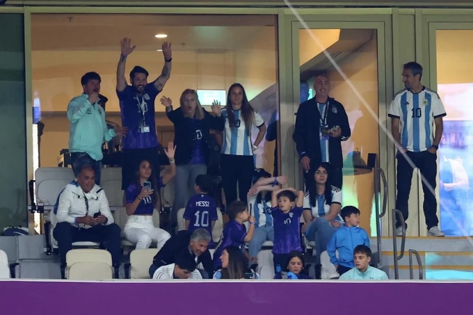 Gia đình Messi thường xuyên tới sân cổ vũ số 10 của ĐT Argentina