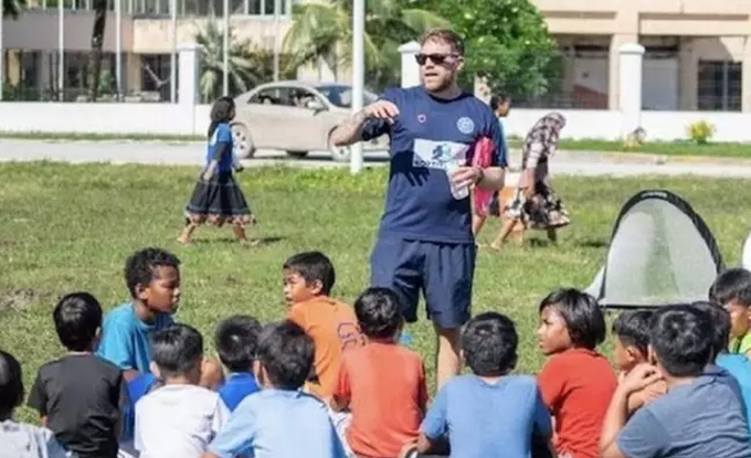GĐKT Lloyd Owers đang nỗ lực đưa bóng đá của Quần đảo Marshall phát triển hơn