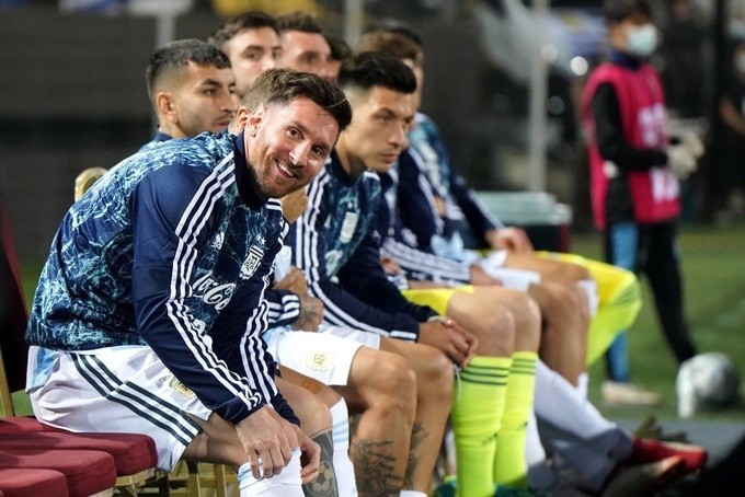Messi bắt đầu tập làm quen với băng ghế dự bị