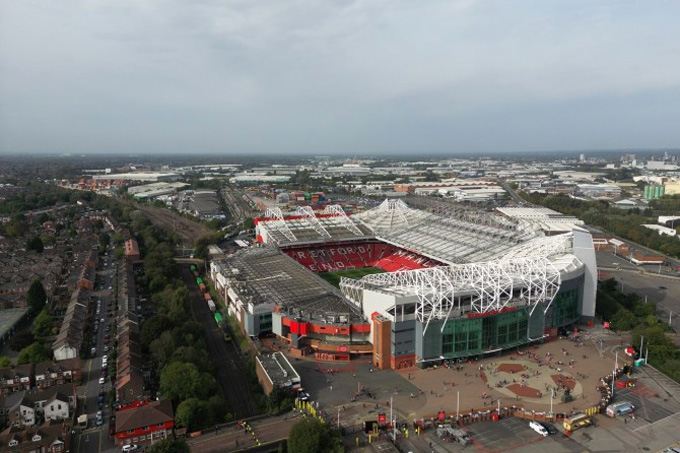 Sân Old Trafford đã quá lỗi thời