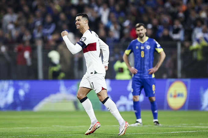 Ronaldo lập cú đúp ở trận đấu Bosnia & Herzegovina vs Bồ Đào Nha