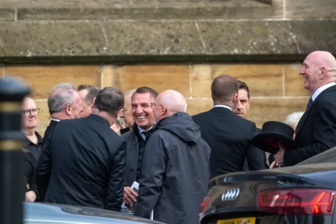 HLV trưởng Celtic, Brendan Rodgers, cũng tới dự tang lễ