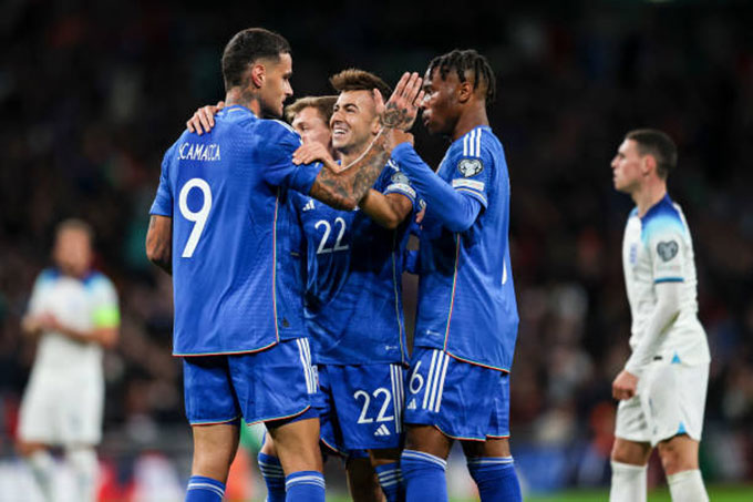 Italia ăn mừng bàn thắng mở tỷ số trên sân Wembley 