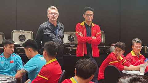 HLV Troussier nói lời gan ruột với tuyển thủ Việt Nam sau trận thua Hàn Quốc