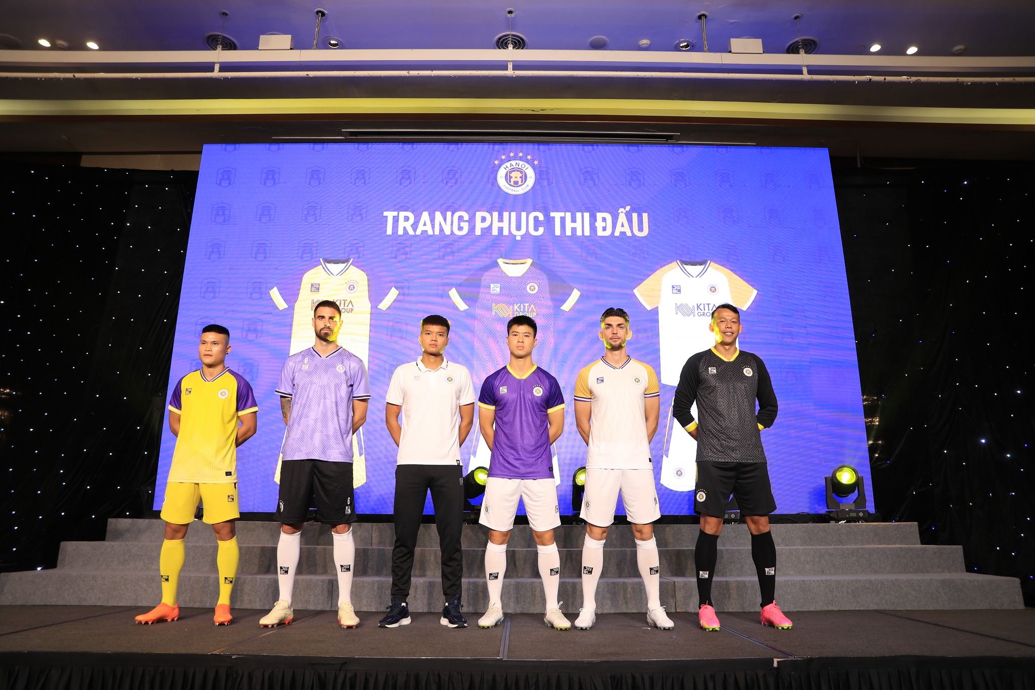 Hà Nội FC ra mắt trang phục của mùa giải mới.