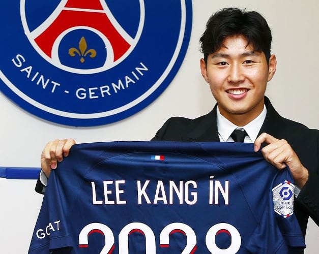 Lee Kang-in, cầu thủ vừa ghi bàn vào lưới ĐT Việt Nam, trong ngày ra mắt PSG