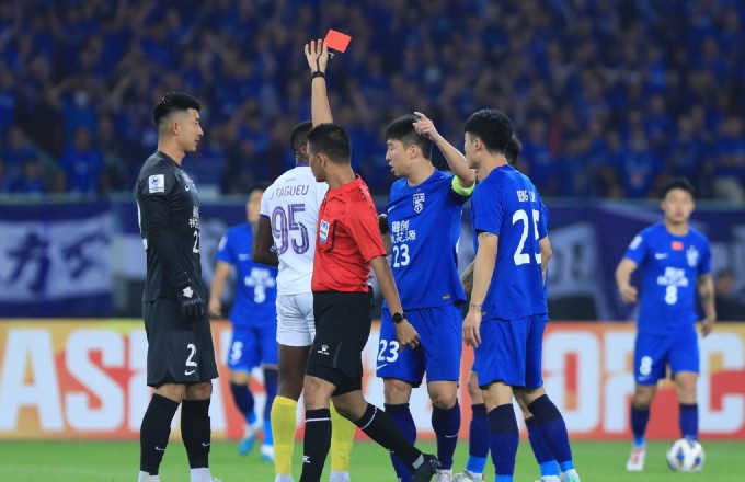 Tấm thẻ đỏ của Joel Tangue đã ảnh hưởng trực tiếp đến trận thua của Hà Nội FC