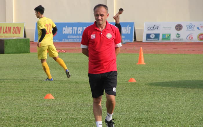 HLV Svetislav chia tay Thanh Hóa sau 3 năm gắn bó.