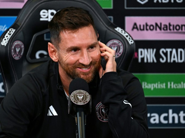 Messi chỉ giao tiếp bằng tiếng Tây Ban Nha.