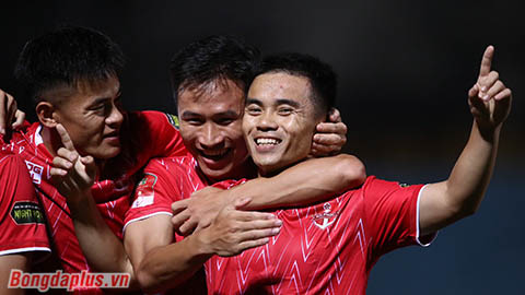 Những cầu thủ bị ruồng bỏ tỏa sáng dưới bàn tay HLV Chu Đình Nghiêm 
