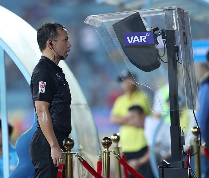 Công nghệ VAR đang phát huy vai trò rõ rệt sau 2 vòng đấu tại V.League 2023/24