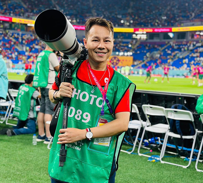 Nhà báo Trung Nghĩa tác nghiệp ở 8 kỳ World Cup (nam, nữ) liên tiếp - Ảnh: NVCC