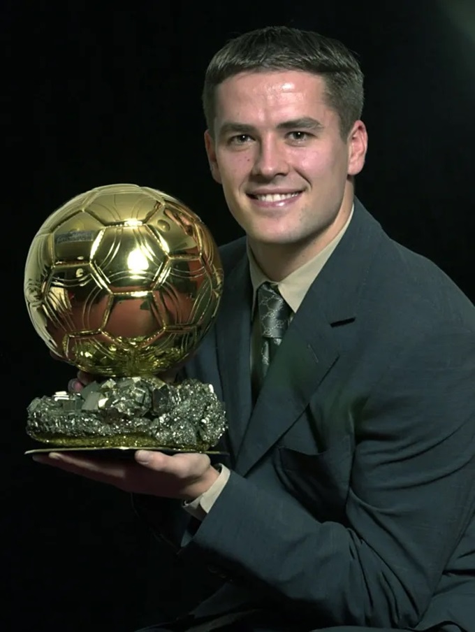 Michael Owen đoạt Quả bóng vàng năm 2001