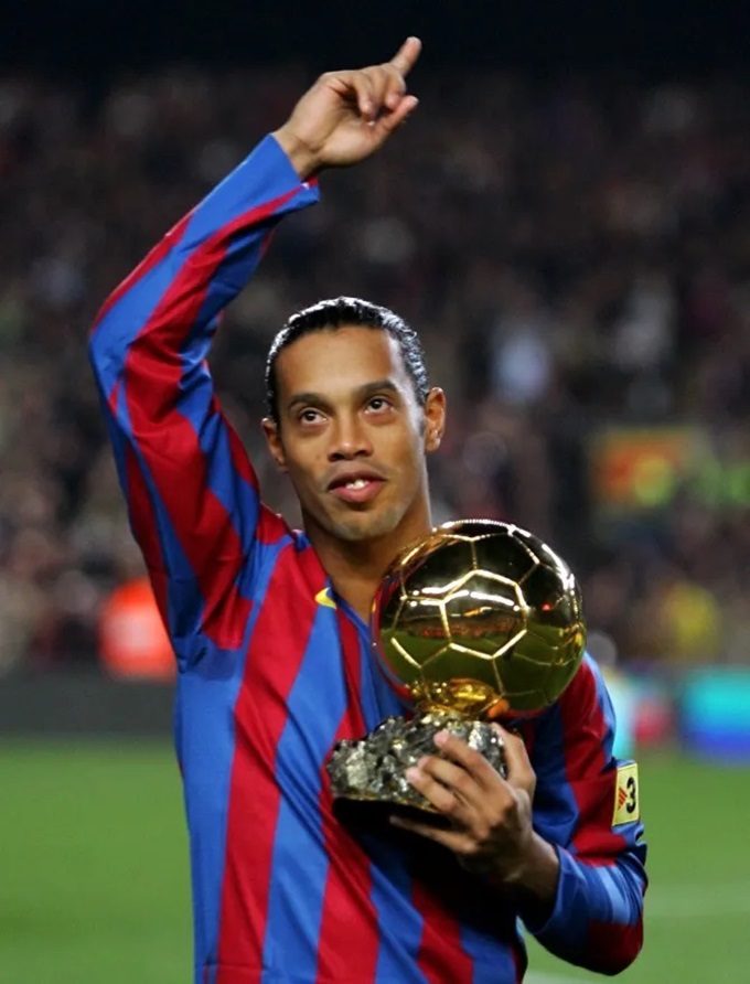 Ronaldinho đã tiêu tán khối tài sản khổng lồ