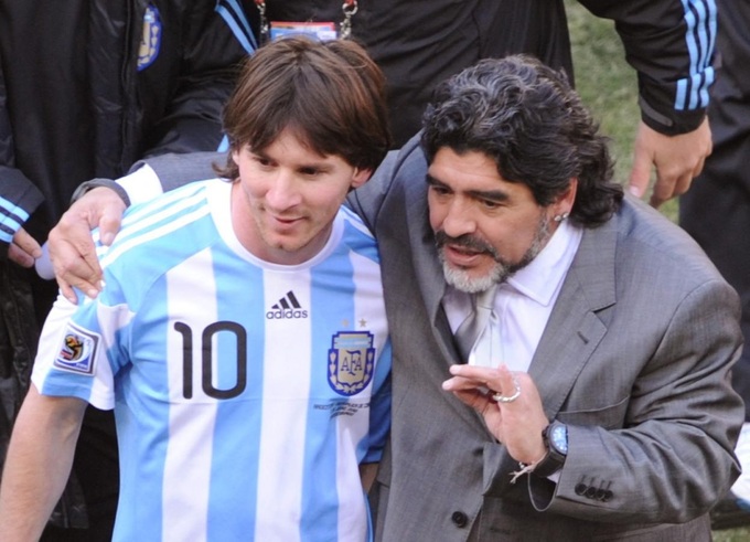 Messi đã nói lời tri ân ông thầy Maradona khi nhận Quả bóng vàng lần thứ 8