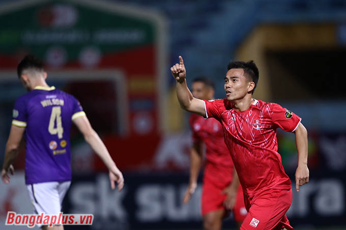 Lương Hoàng Nam ghi bàn cho Hải Phòng trong trận đấu gặp Hà Nội FC mới đây. Ảnh: Minh Tuấn