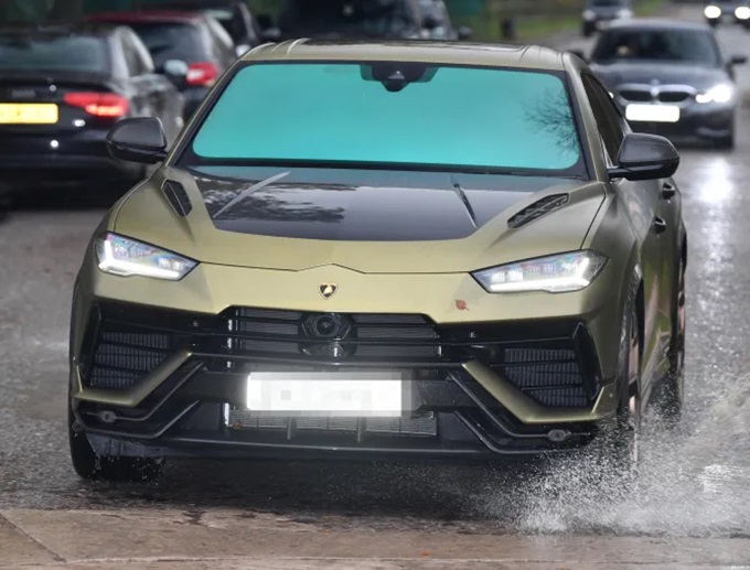 Marcus Rashford tới Carrington trên chiếc Lamborghini Urus