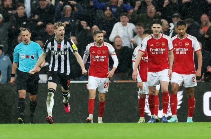 Thua Newcastle, Arsenal có nguy cơ bị hất văng khỏi Top 4