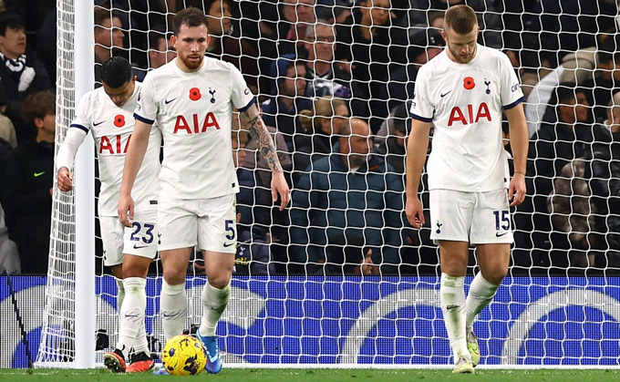 Thất bại của Tottenham giúp Man City chính thức đứng đầu Premier League sau 11 vòng đấu