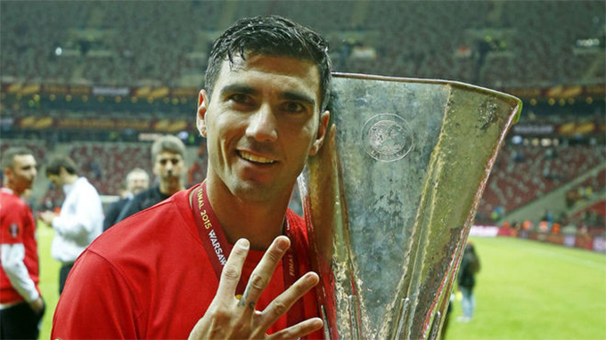 Reyes góp phần mang về 3 chiếc cúp Europa League cho Sevilla