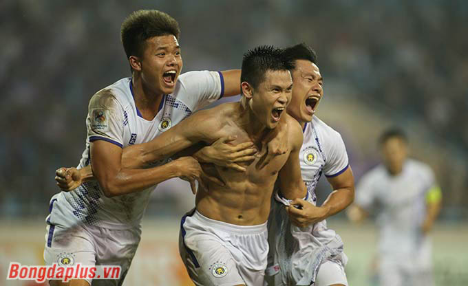 Chiến thắng 2-1 trước Wuhan giúp CLB Hà Nội cắt đứt chuỗi thua 5 trận liên tiếp tệ hại. Đây cũng là lần đầu tiên trong lịch sử, CLB Hà Nội thắng ở AFC Champions League 