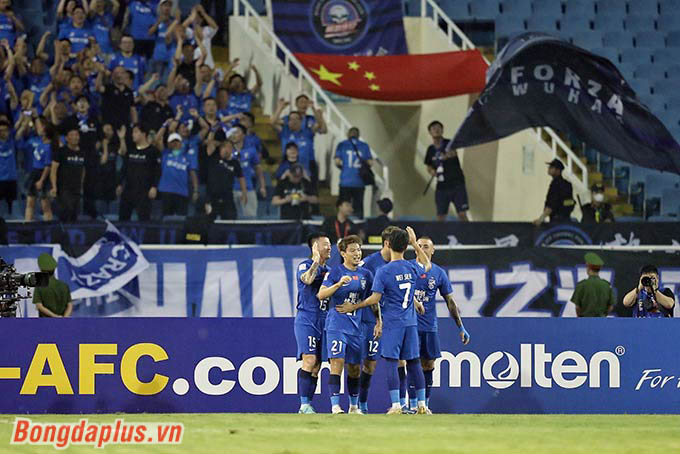 Đội bóng Trung Quốc sớm có điều mình muốn với bàn thắng ở phút thứ 10 của He Chao