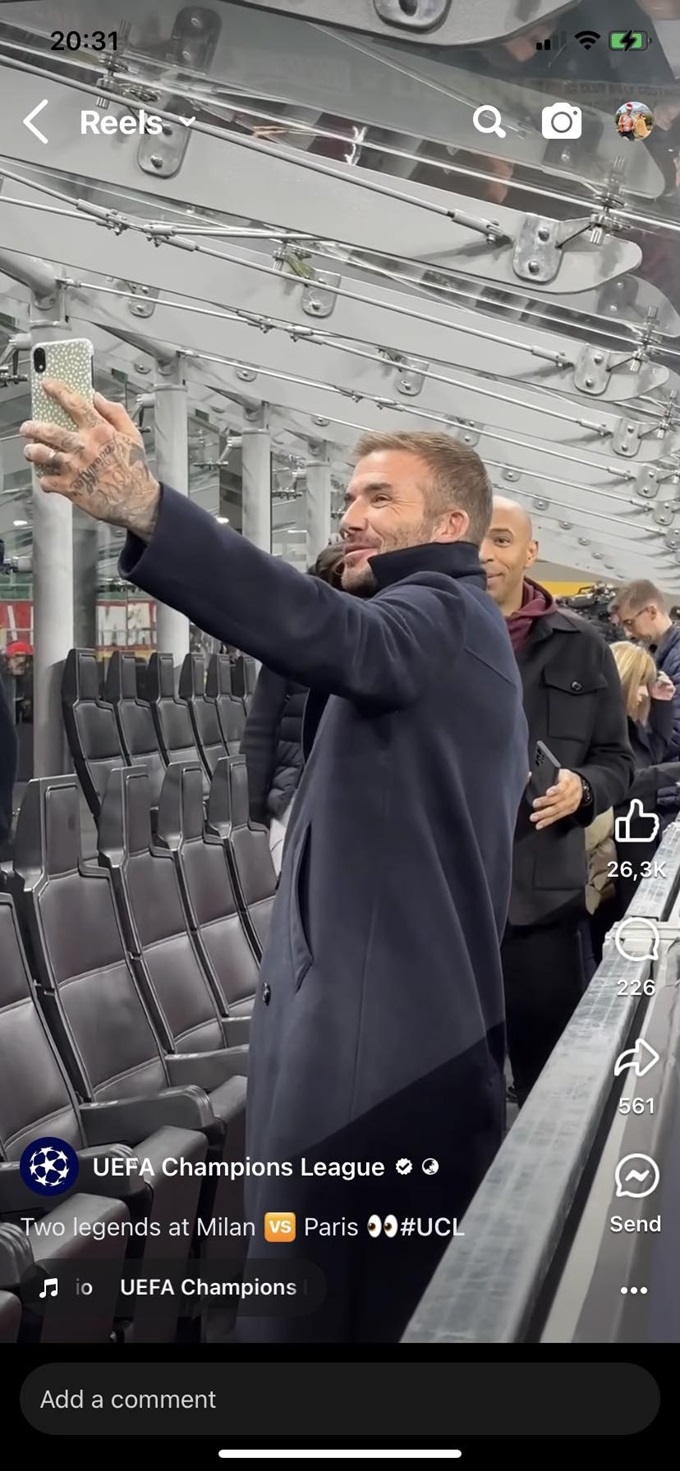 Beckham chụp ảnh "tự sướng" với Henry ở sân San Siro