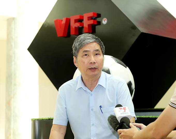Tổng thư ký VFF - Dương Nghiệp Khôi chia sẻ về kế hoạch phát hành vé xem trận Việt Nam và Iraq trên sân Mỹ Đình - Ảnh: VFF 