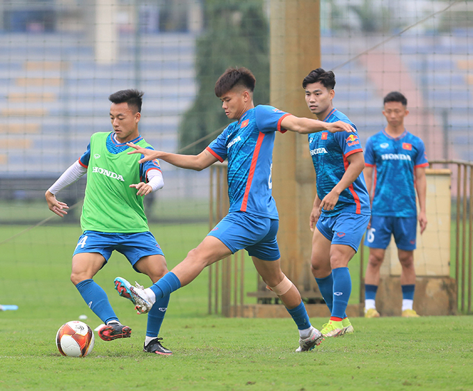 Thái Sơn, Văn Tùng - những cầu thủ dưới 23 tuổi ở ĐT Việt Nam. Ảnh: Minh Tuấn